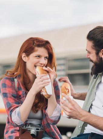 Voyager sans mener grand train